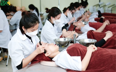 Hệ trung cấp chăm sóc khách đẹp